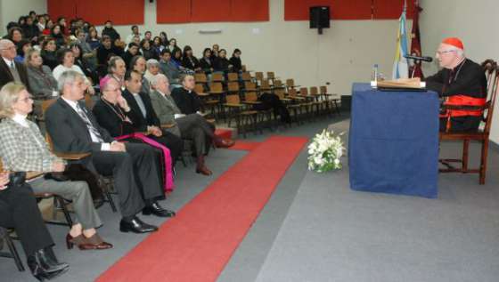Zottos participó en la conferencia magistral de Cardenal Karlic