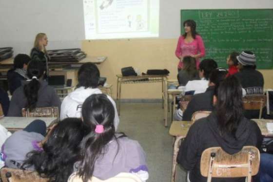 Capacitan a alumnos del Colegio Secundario Sargento Cabral