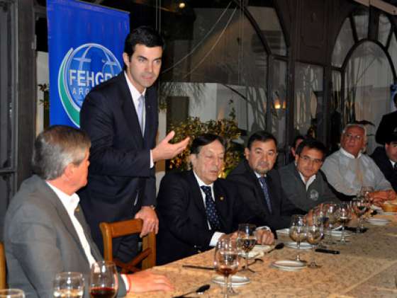 Urtubey compartió una cena con empresarios hoteleros y gastronómicos de la región