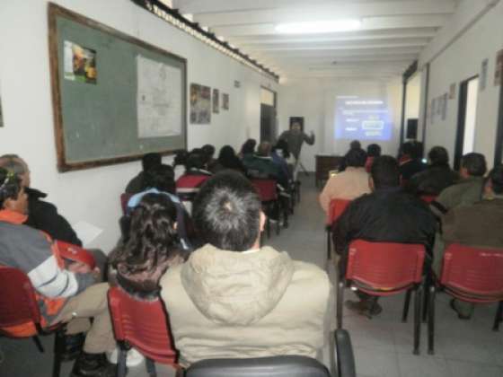 Capacitan a empleados de Defensa Civil