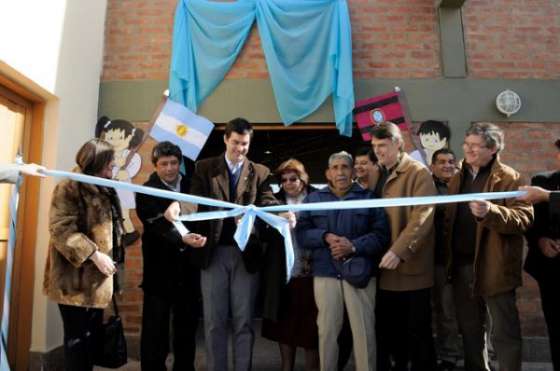 Se inauguró un salón de usos múltiples para 800 chicos de Coronel Moldes
