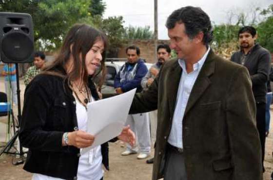 El Gobierno de la Provincia entregó 22 escrituras a familias de Lumbreras