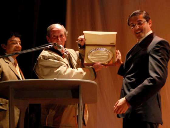 La Provincia homenajeó a Los Fronterizos