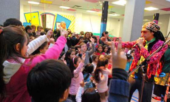 Explosión de música, color y alegría en la inauguración del ciclo 