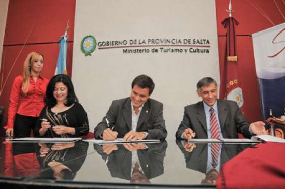 Turismo, Transporte y la AMT trabajarán juntos en el control del transporte turístico