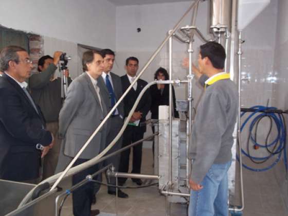 En Rosario de Lerma, Kosiner recorrió la planta de la Granja Modelo