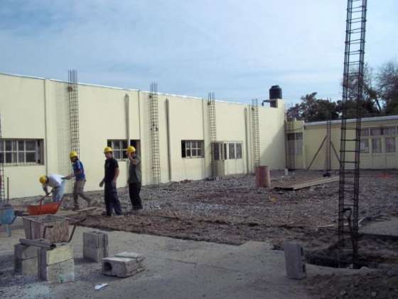 Refaccionan y amplían edificios educativos en la capital salteña
