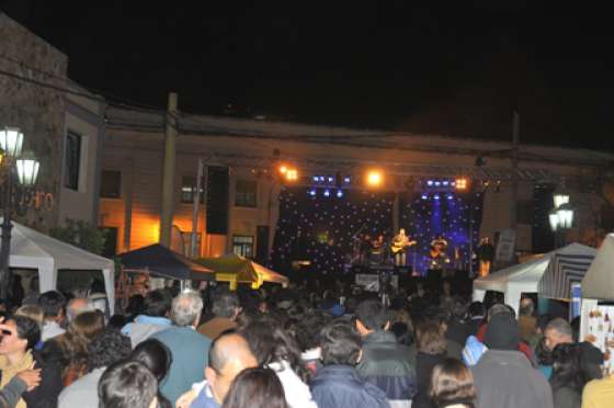 Turistas y salteños disfrutaron de lo mejor del folclore en la Balcarce