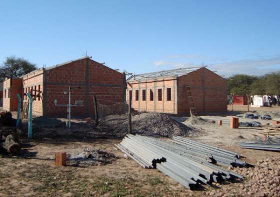 Avanzan obras en establecimientos educativos del interior