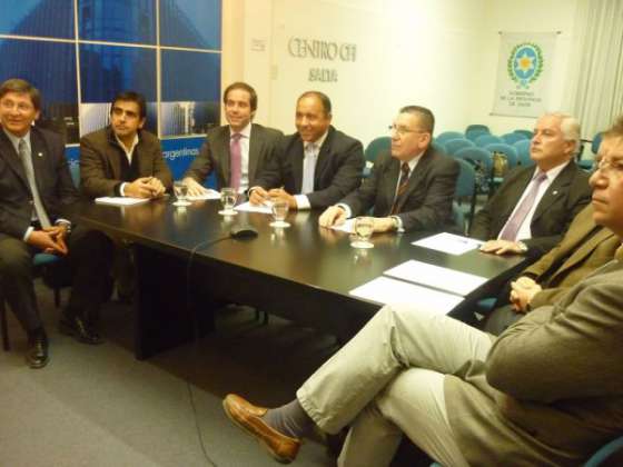 En  teleconferencia con el Banco Mundial, funcionarios provinciales hicieron propuestas de salud y educación