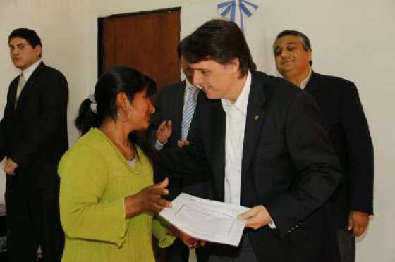 Entregaron escrituras en los Barrios Democracia, Solidaridad y Convivencia