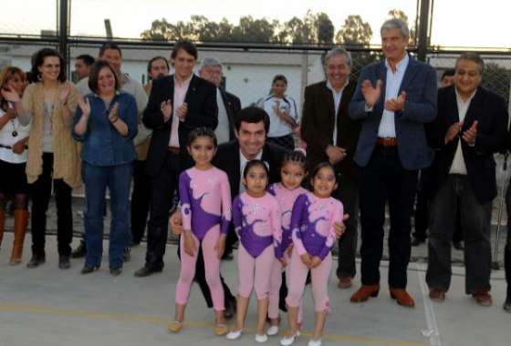 Urtubey inauguró un nuevo playón deportivo en barrio Limache
