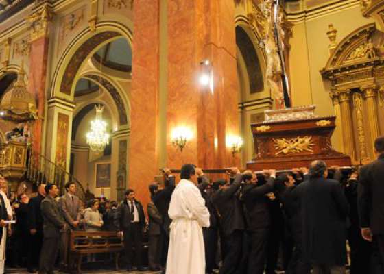 El gobernador Urtubey asistió a la ceremonia de entronización de las imágenes del Señor y la Virgen del Milagro