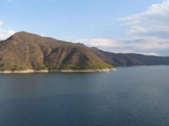 Veda en los diques Cabra Corral y Campo Alegre