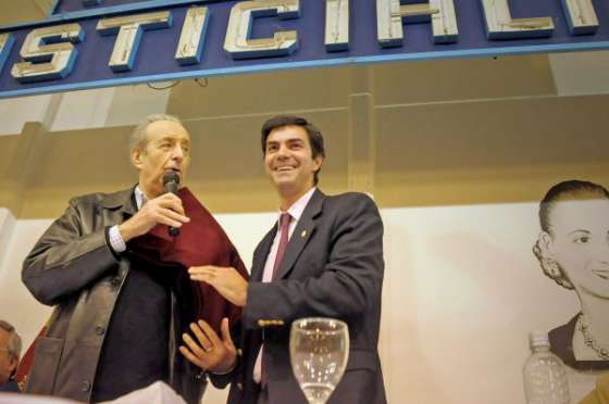 Disertó en Salta el dirigente Lorenzo Pepe