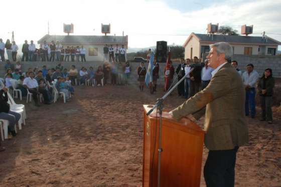 Zottos entregó viviendas a veinte familias de El Jardín