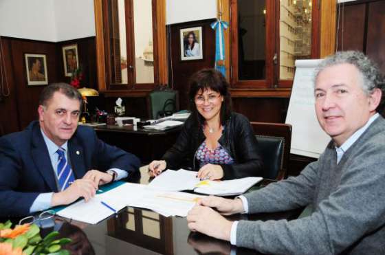 Obras para la producción y fondos para el desarrollo de comunidades aborígenes