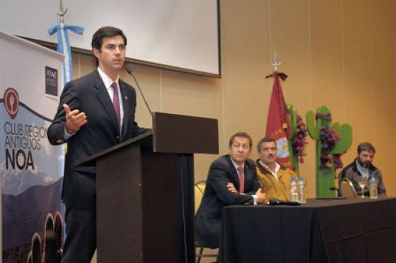 Exalumnos de la IAE debatieron en Salta sobre el liderazgo social