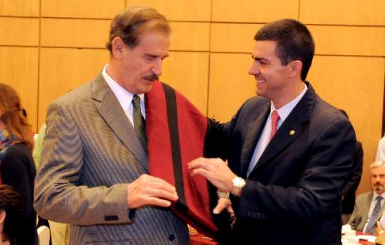 El ex presidente mexicano Vicente Fox disertó en Salta sobre política e integración regional en el Bicentenario