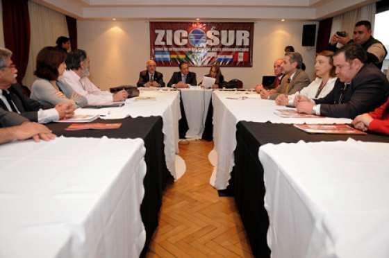 El debate universitario mostró el compromiso con la Zicosur