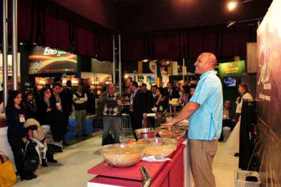 El chef Martiniano Molina realizó una demostración en el stand provincial en la SIAL Mercosur