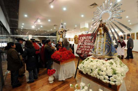 Se habilitó una exposición de óleos en Casa de Salta por la fiesta del Milagro