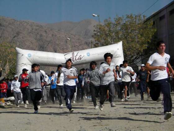 Más de 500 jóvenes participaron del primer Maratón Estudiantil en Cafayate