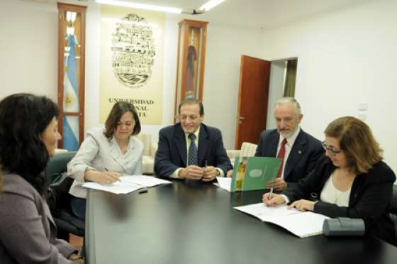Educación firmó convenio para favorecer el ingreso a las universidades