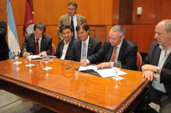 Medios de Salta tendrán el servicio gratuito de Télam por un convenio firmado con el Gobierno