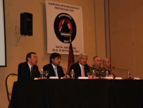 Zottos presidió el inicio del Ejercicio Integración 2011