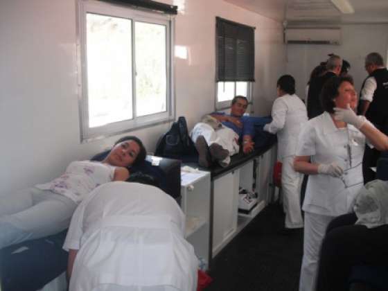 Funcionarios nacionales y provinciales visitaron la unidad móvil de colectas de sangre