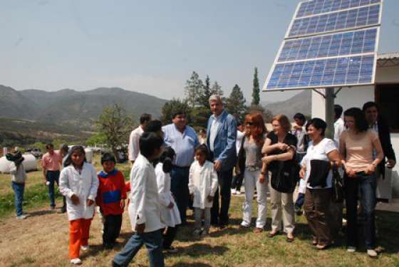 Comenzó la instalación de cinco mil paneles solares en toda la provincia