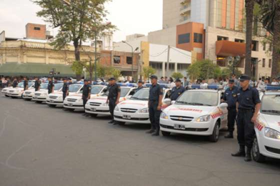 El Gobierno entregó 70 móviles a la Policía