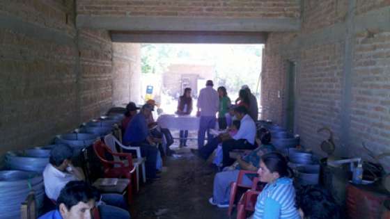 Nueva entrega de alambres a pequeños productores