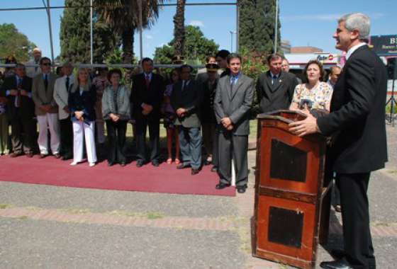 Debemos consolidar la convivencia de los pueblos” afirmó Zottos