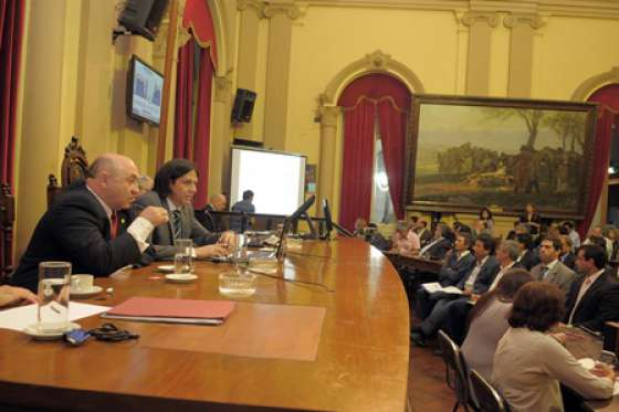 Fue presentado a la Legislatura el presupuesto provincial 2012