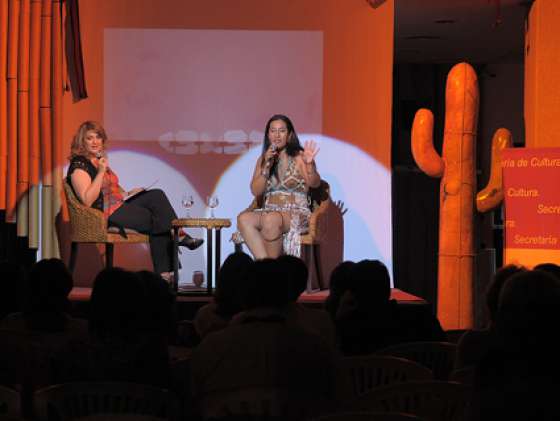 Mariana Cayón, artista inconfundible, participó en Diálogos