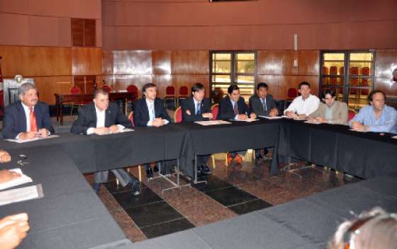 Funcionarios provinciales se reunieron con miembros de la Mesa de la Tierra