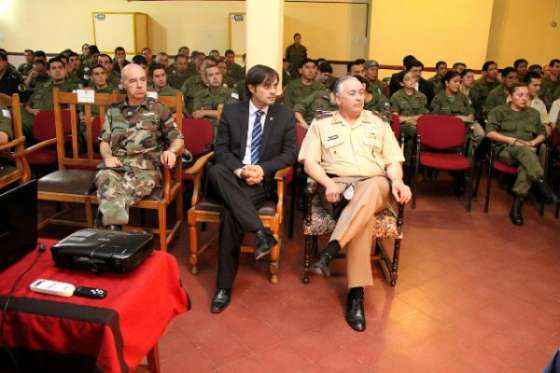 Capacitación sobre procedimientos administrativos de las Fuerzas Armadas