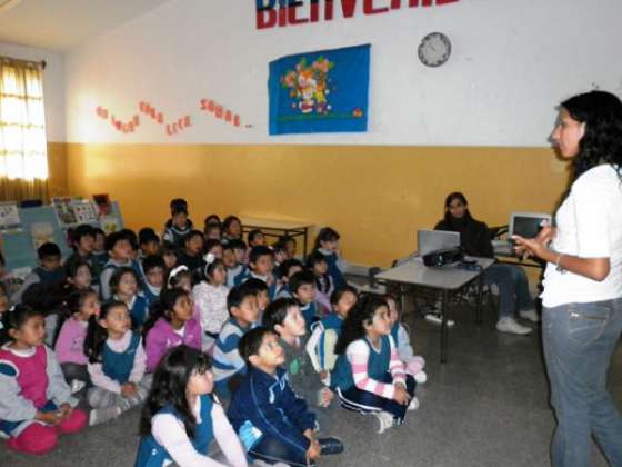 Capacitan a alumnos sobre el cuidado del ambiente