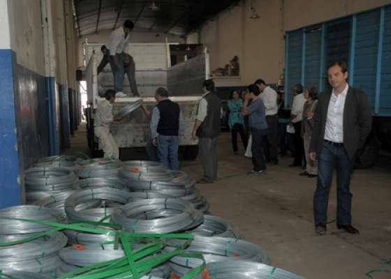 Con la entrega de alambres se benefició a más de 300 pequeños ganaderos
