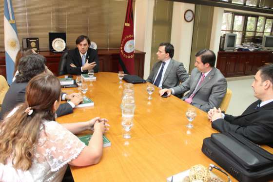 Troyano recibió a funcionarios de Interpol y de Relaciones Exteriores