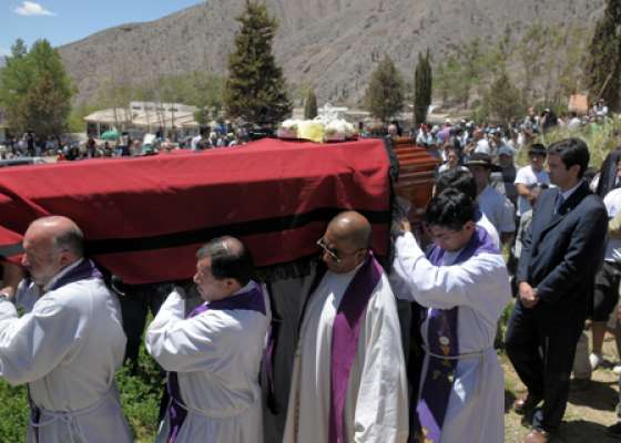 El Gobernador acompañó a la comunidad de El Alfarcito en en el sepelio del padre Chifri