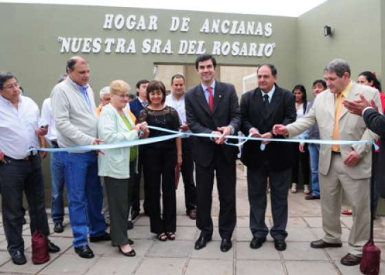 El gobernador Urtubey asistió en Rosario de la Frontera a la inauguración de un hogar de ancianas