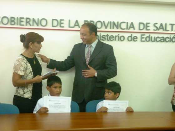 Reconocimiento a alumnos premiados en concursos locales