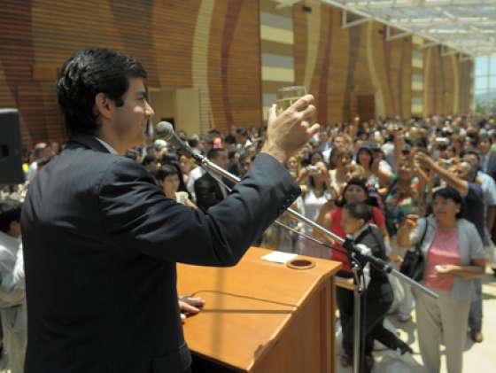 El Gobernador compartió un brindis y entregó medallas a empleados con 25 años de servicio