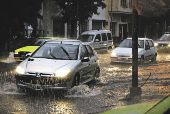Defensa Civil trabaja en las zonas afectadas por la lluvia