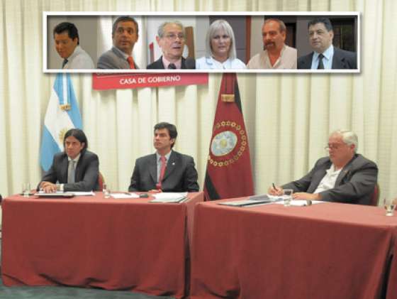 Ternados a ocupar la gerencia de los hospitales San Bernardo y Oñativia expusieron ante el Gobernador Urtubey