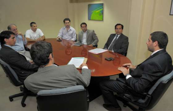 La Provincia coordinará con el municipio capitalino para regularizar el comercio ilegal