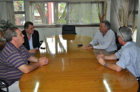 El Gobierno trabajará con los madereros en una mesa sectorial
